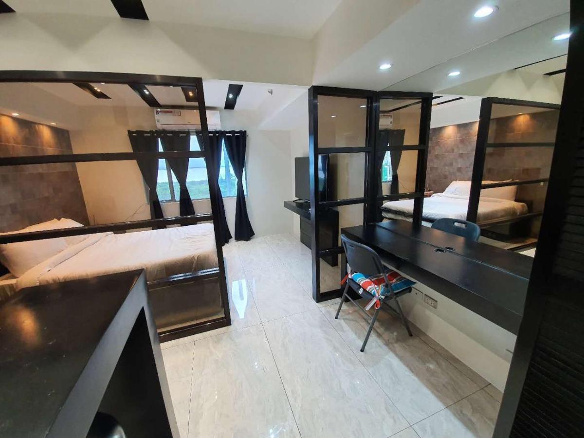 Burgundy Mckinley Place Service Apartment Manila Luaran gambar