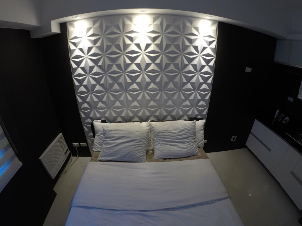 Burgundy Mckinley Place Service Apartment Manila Luaran gambar