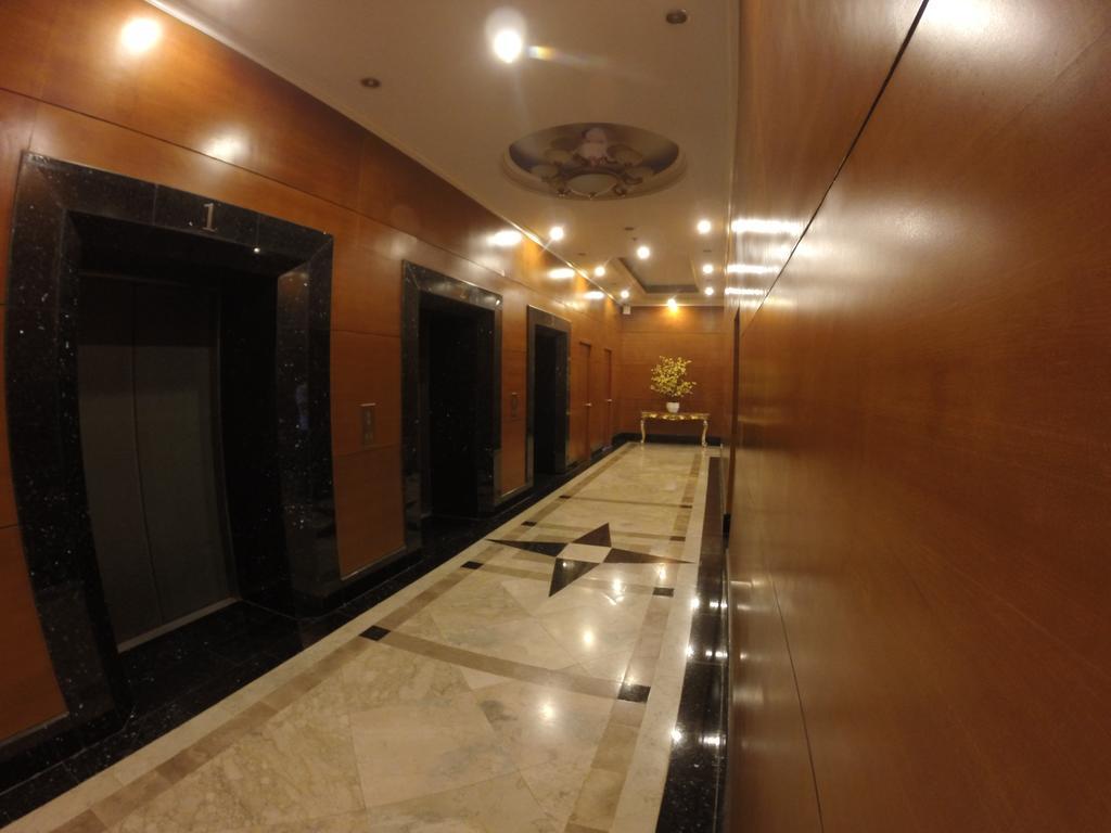 Burgundy Mckinley Place Service Apartment Manila Luaran gambar