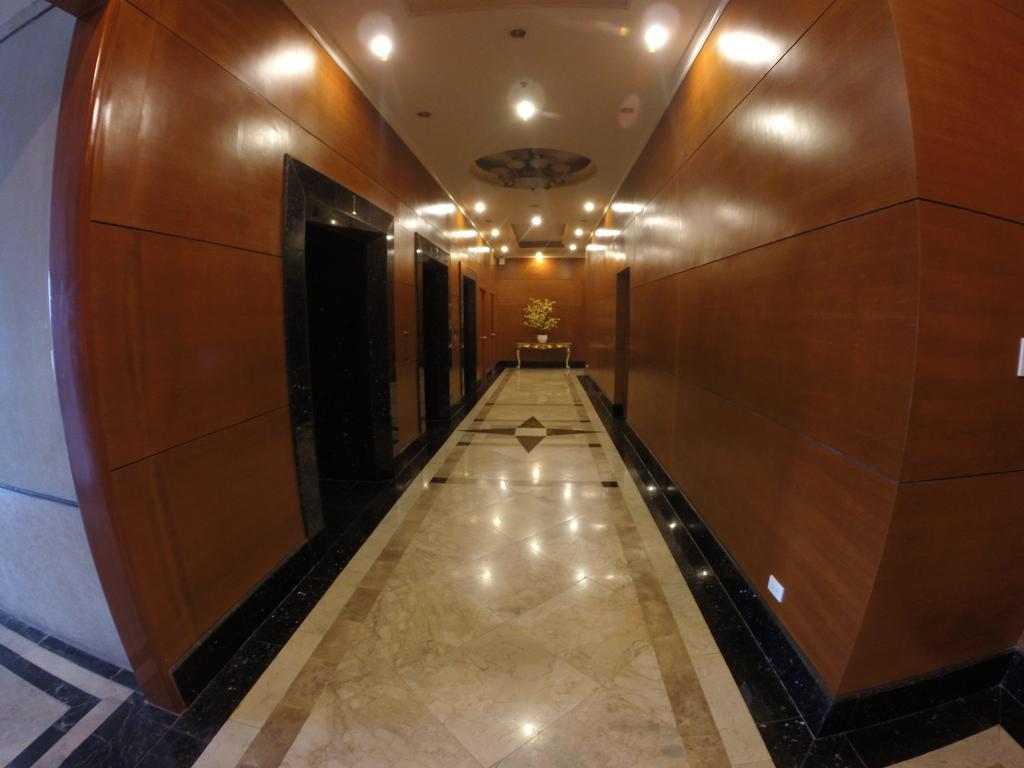 Burgundy Mckinley Place Service Apartment Manila Luaran gambar
