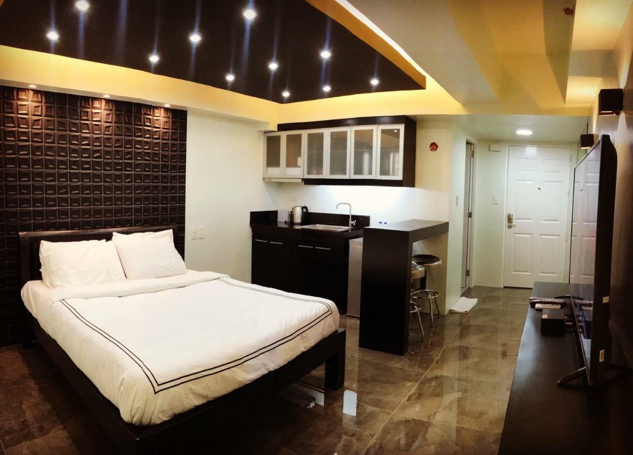 Burgundy Mckinley Place Service Apartment Manila Luaran gambar
