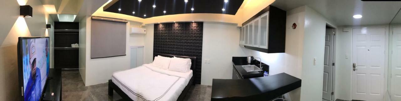 Burgundy Mckinley Place Service Apartment Manila Luaran gambar